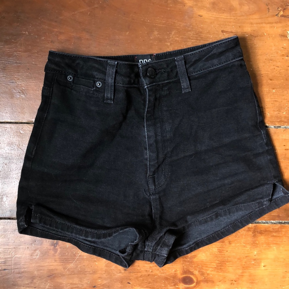 Sz 27 Black denim jean high-waist rise short